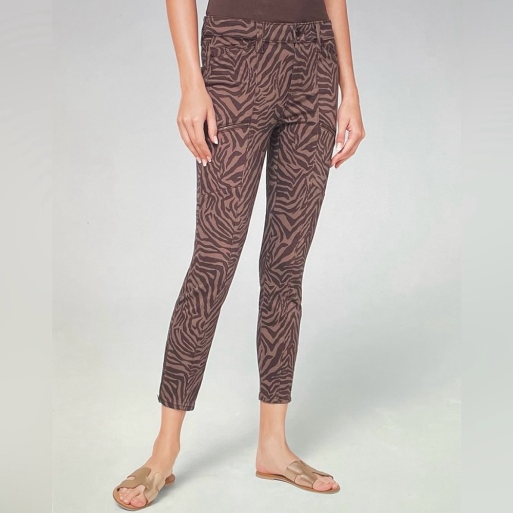 WHBM-Mid Rise Zebra Skinny Crop Jeans 
Size 2